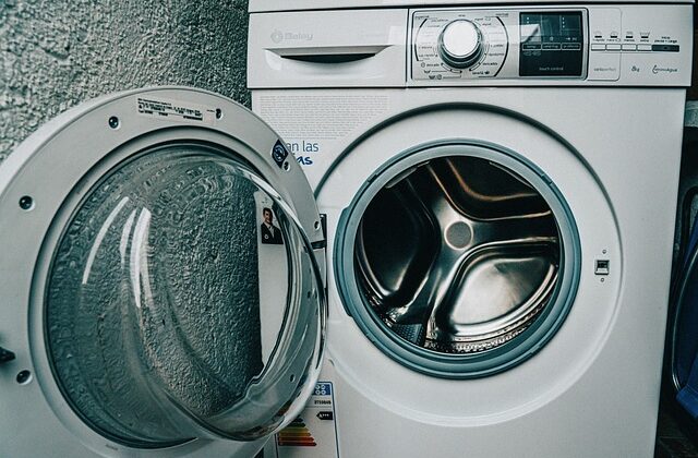 Nie wieder schmutzige Wäsche: Warum du regelmäßig deine Waschmaschine reinigen solltest