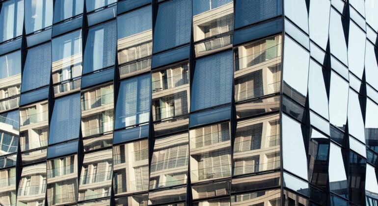 Optimieren Sie Ihr Gebäude: Was darf eine effektive Fassadenreinigung kosten.