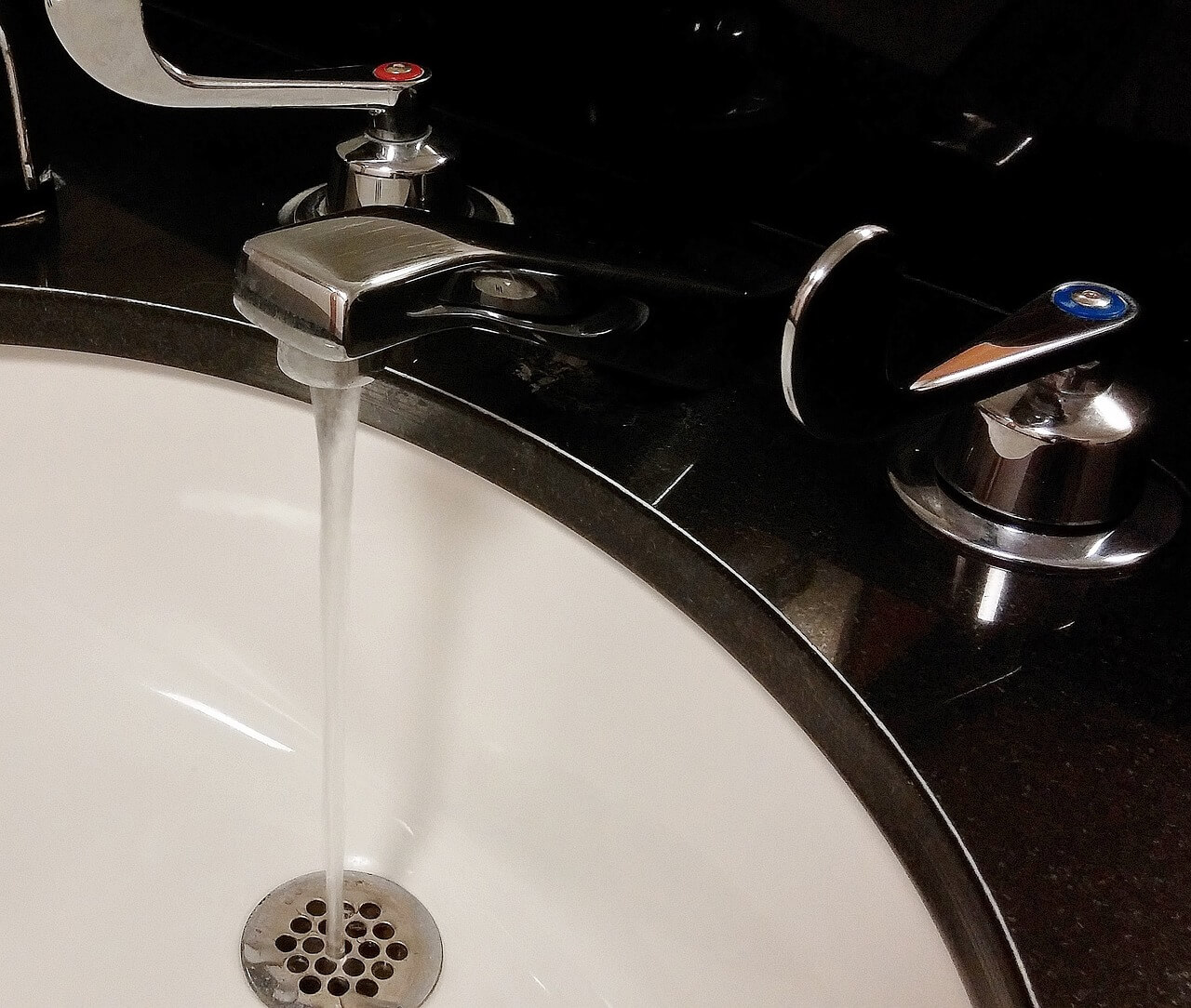 Abfluss Gluckert Wasser Läuft Gut Ab Das nervige Geräusch: Abfluss gluckert Wasser läuft gut ab.